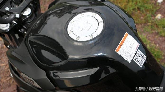 春风CF400NK 全新运动型摩托车