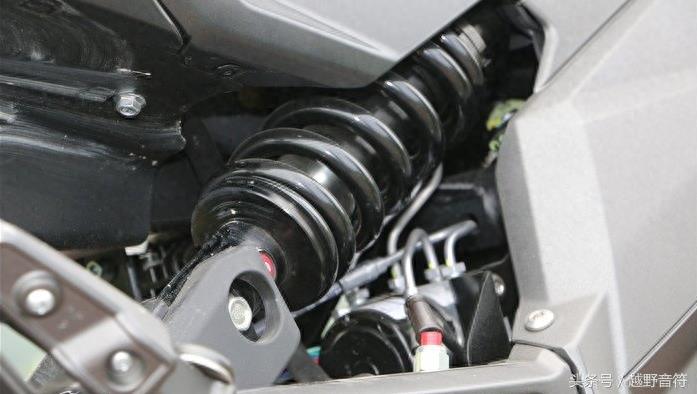 春风CF400NK 全新运动型摩托车