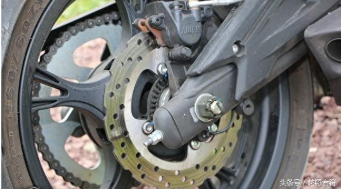 春风CF400NK 全新运动型摩托车