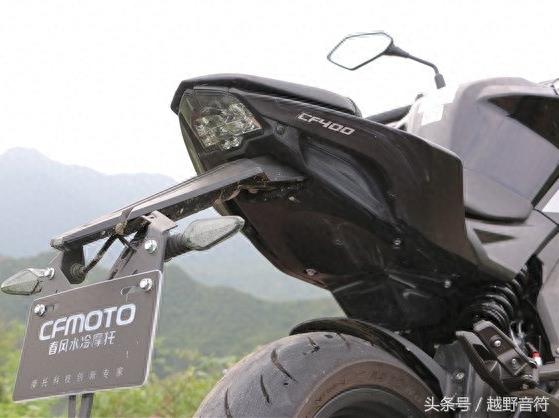 春风CF400NK 全新运动型摩托车