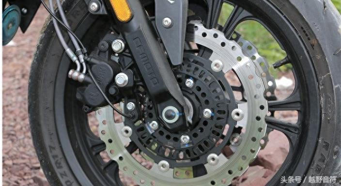 春风CF400NK 全新运动型摩托车