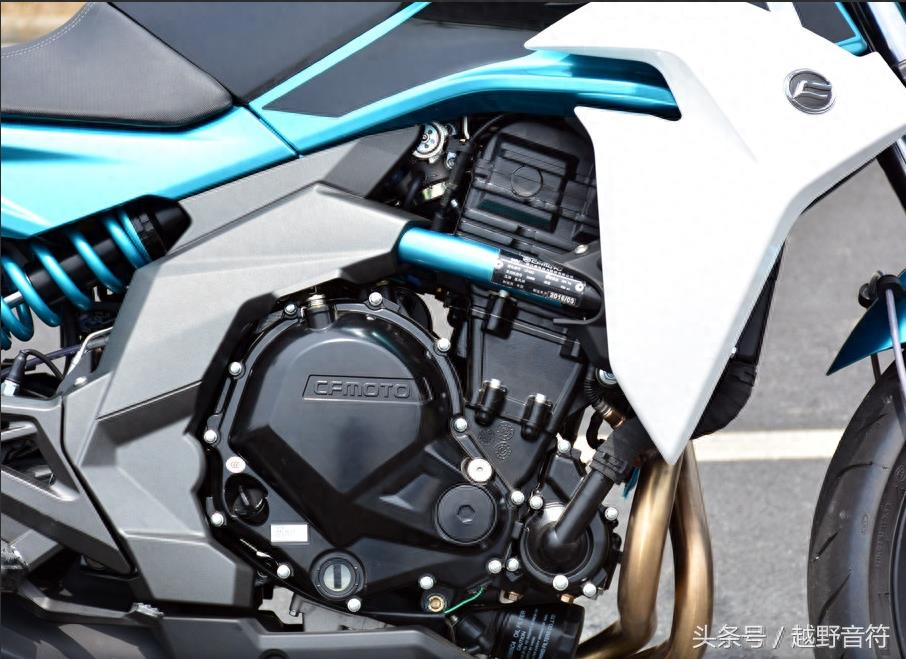 春风CF400NK 全新运动型摩托车