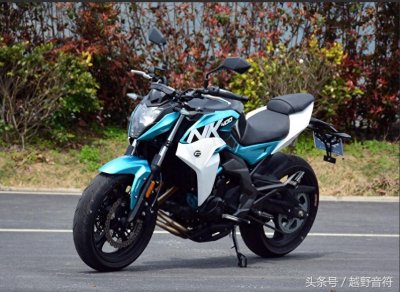 ​春风CF400NK 全新运动型摩托车