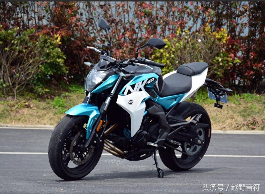春风CF400NK 全新运动型摩托车