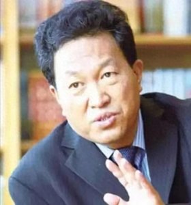 ​前河北首富杨卓舒：配12个女秘书，骗40万投资者百亿，后锒铛入狱