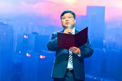 ​诗朗诵《不忘初心，逐梦远航》