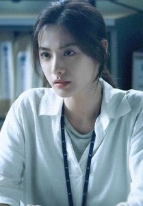 ​她连续3年被评为世界第一美，看到真人照后，网友：美到窒息 ！