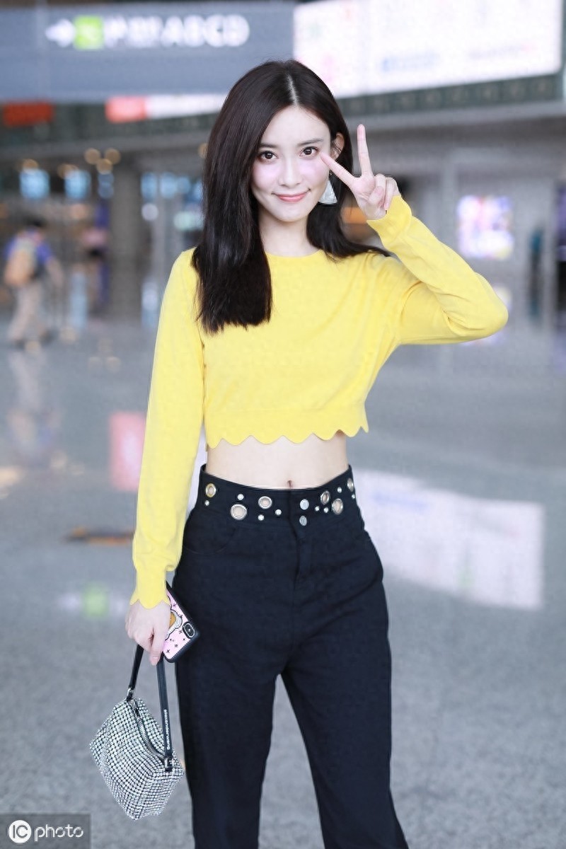 《陈情令》女主孟子义露腰现身,肖战王一博大火她却戏红人不红