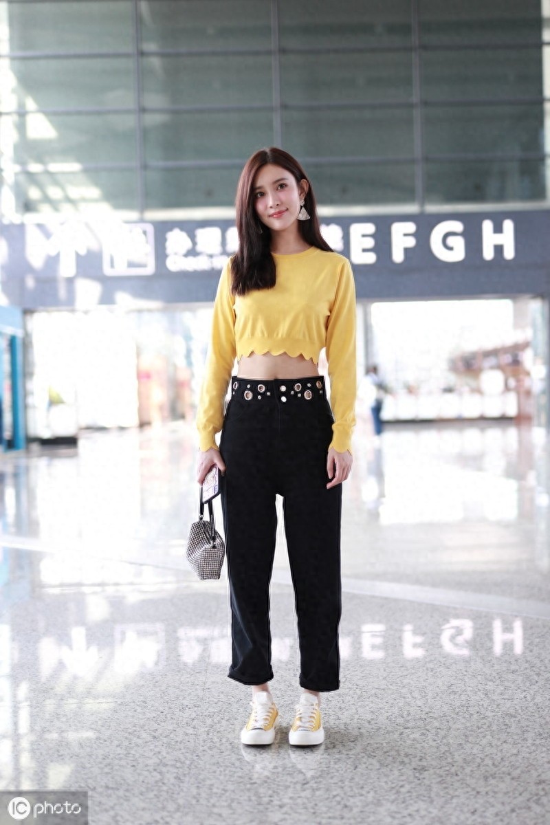 《陈情令》女主孟子义露腰现身,肖战王一博大火她却戏红人不红