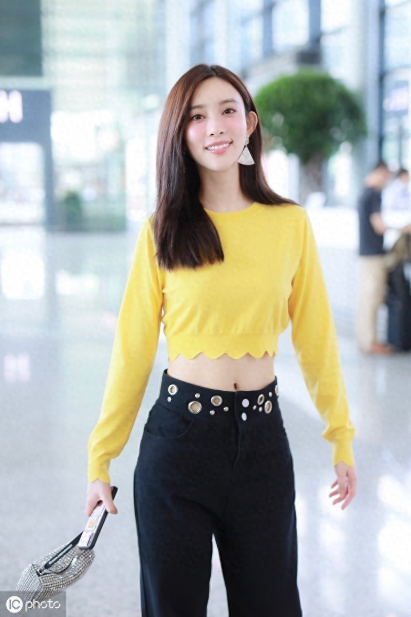 《陈情令》女主孟子义露腰现身,肖战王一博大火她却戏红人不红