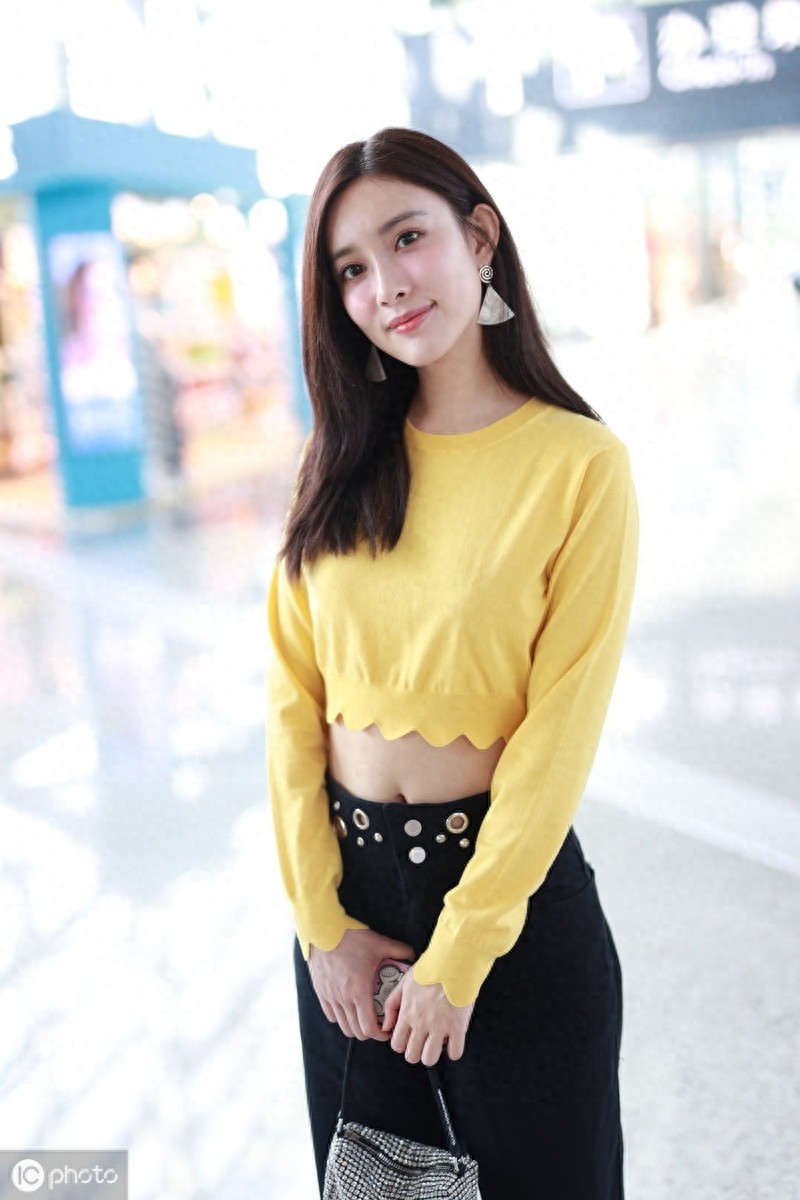 《陈情令》女主孟子义露腰现身,肖战王一博大火她却戏红人不红