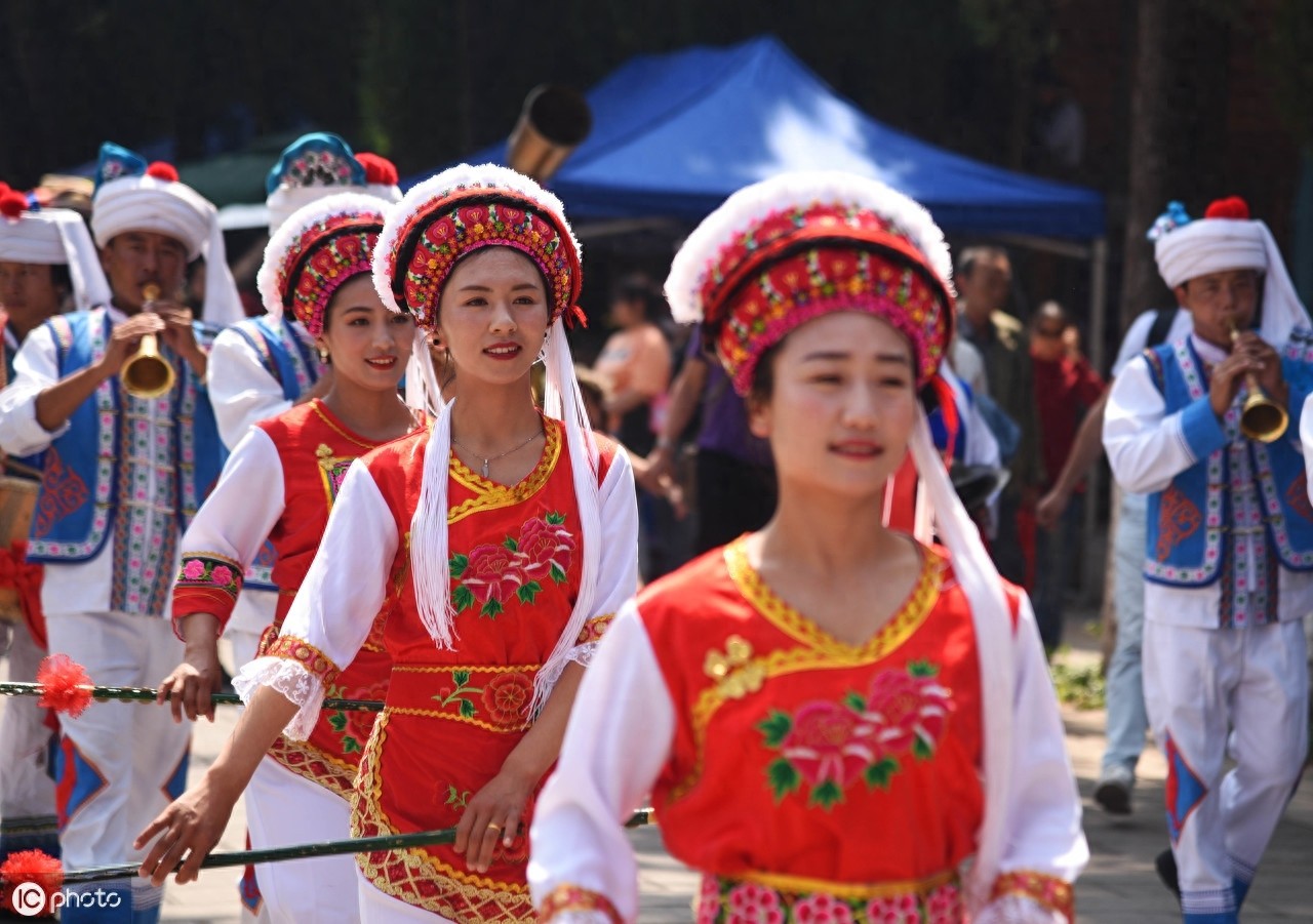 云南民族村位于昆明市西南郊滇池之滨的国家级旅游度假区内