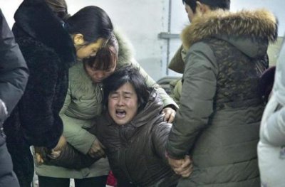 ​“小辉辉”夫妻已下葬，儿子没流泪不愿守灵，网友却说：别怪他！