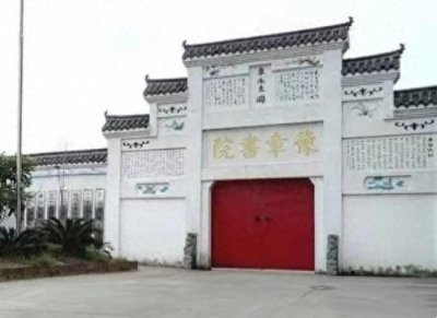 ​人间地狱“豫章书院”，殴打、电击、性侵学生，家长却争先报名！