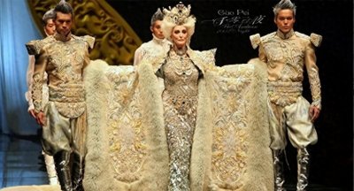 ​卡门·戴尔·奥利菲斯，美国超模，意大利和匈牙利混血儿