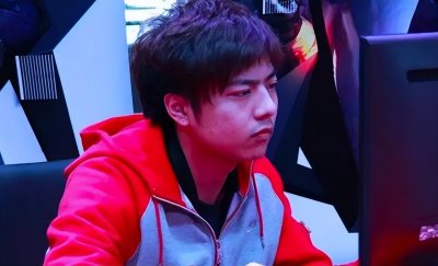 ​别看那个男人burning现在不火了，当年可是dota第一人般的存在