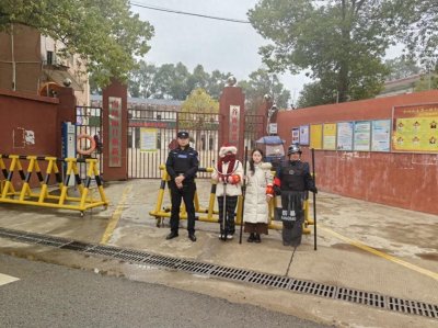 ​这面锦旗，“迟到”了2年……