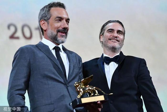 为什么有很多美国人会对《小丑》上映产生恐惧？