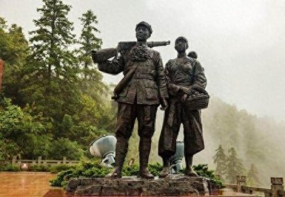 ​1965年毛主席重回井冈山，特地约见一名老妇，她有何特殊身份？