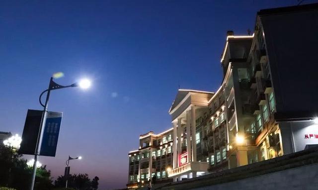 泉州这座山上的学校,除了8个食堂,还有这些鲜为人知的真相……