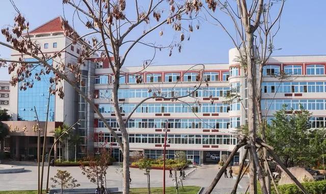 泉州这座山上的学校,除了8个食堂,还有这些鲜为人知的真相……