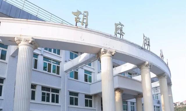 泉州这座山上的学校,除了8个食堂,还有这些鲜为人知的真相……