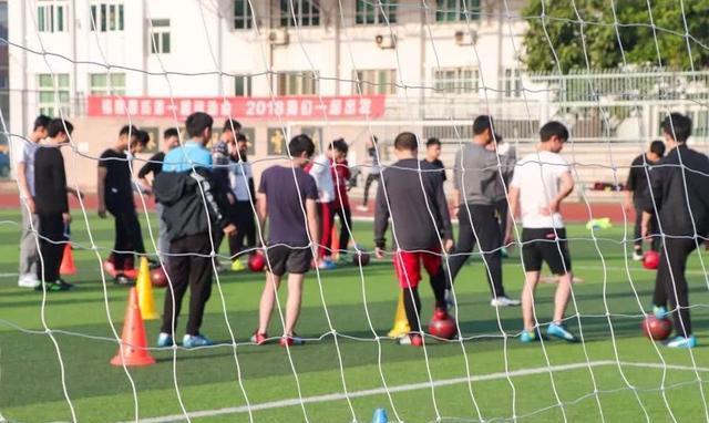 泉州这座山上的学校,除了8个食堂,还有这些鲜为人知的真相……