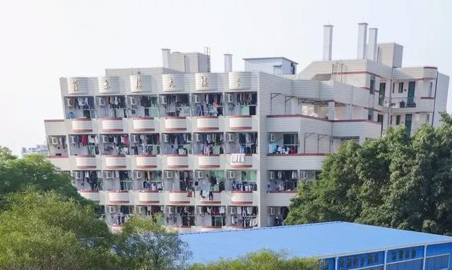 泉州这座山上的学校,除了8个食堂,还有这些鲜为人知的真相……