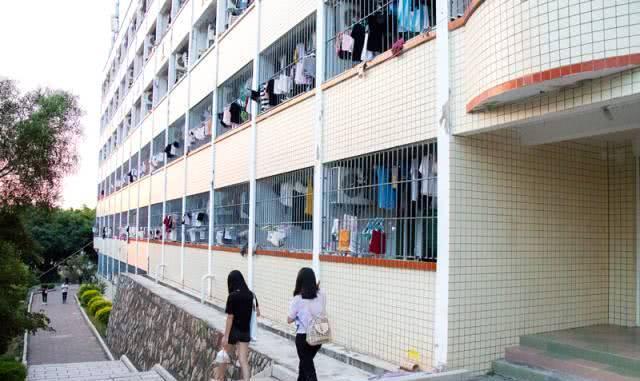 泉州这座山上的学校,除了8个食堂,还有这些鲜为人知的真相……