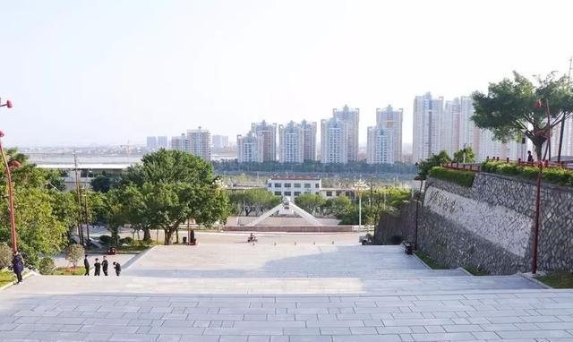 泉州这座山上的学校,除了8个食堂,还有这些鲜为人知的真相……