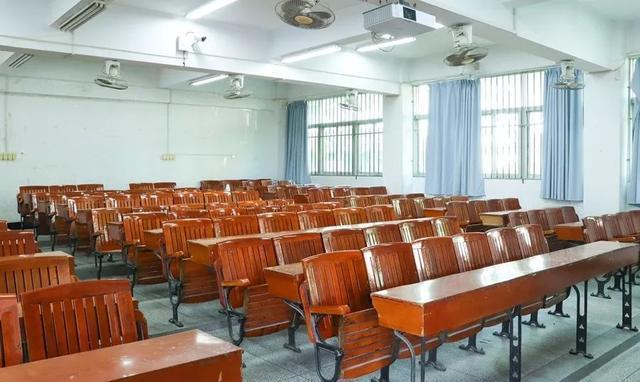 泉州这座山上的学校,除了8个食堂,还有这些鲜为人知的真相……