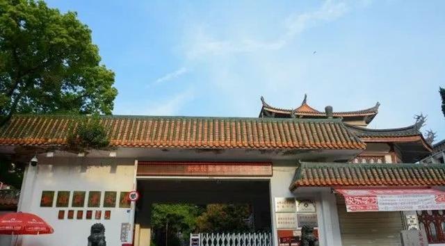 泉州这座山上的学校,除了8个食堂,还有这些鲜为人知的真相……