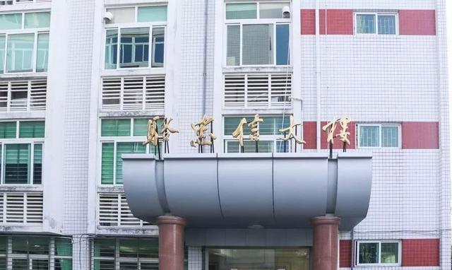 泉州这座山上的学校,除了8个食堂,还有这些鲜为人知的真相……