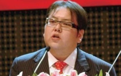 ​29岁砸5000万娶女星，39岁获2100万悬赏令，败家子李兆会为何消失