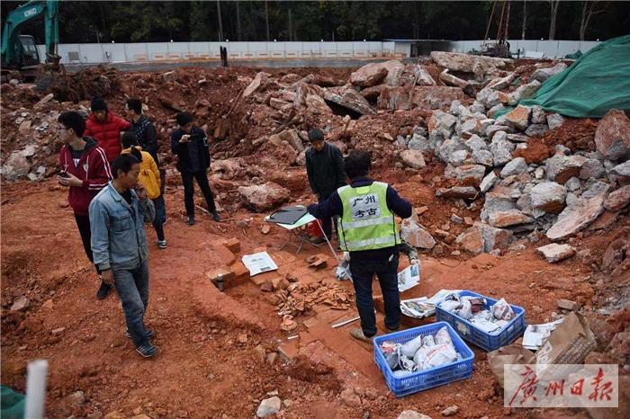 广报晨汇丨中山大学南校区挖出古墓！就在食堂的工地下……