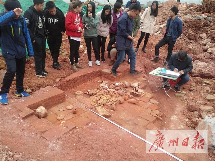 广报晨汇丨中山大学南校区挖出古墓！就在食堂的工地下……