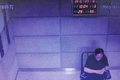 王林：能“断蛇复活”，拜师费500万，李冰冰下跪认干爹