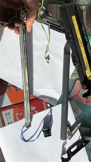 hp惠普1005打印复印一体机拆机定影更换定影膜教程（hp惠普1005打印复印一体机拆机定影更换定影膜教程）(24)