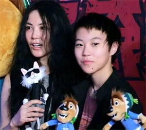 窦靖童周迅公布恋情（网曝窦靖童公开承认同性恋）