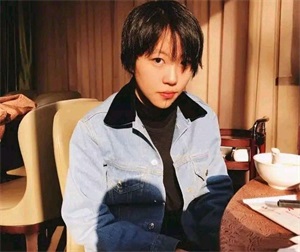 窦靖童周迅公布恋情（网曝窦靖童公开承认同性恋）