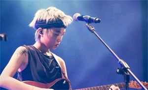 窦靖童周迅公布恋情（网曝窦靖童公开承认同性恋）