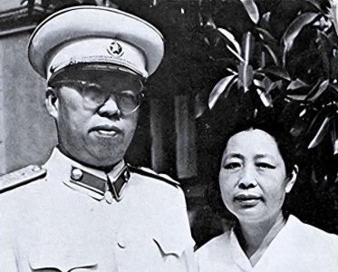 ​红29军政委甘渭汉来延安汇报，怒责罗荣桓：怎么不和我住一屋了