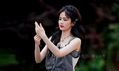 ​娱记曝白鹿情史丰富，曾和三字顶流相恋，网友猜测是蔡徐坤