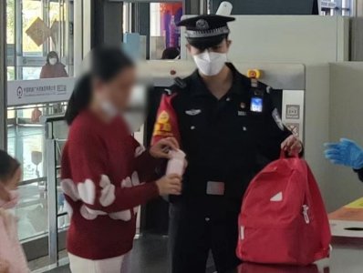 ​除夕里的平安“警色” 铁警10分钟为旅客找回失物