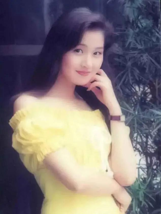 万绮雯年轻时美若天仙 万绮雯的戏剧人生(4)