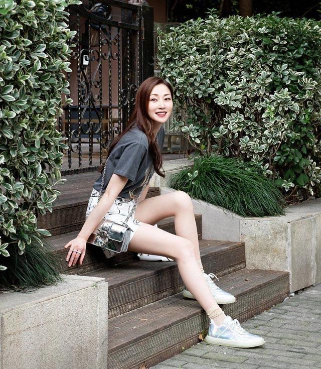 万绮雯年轻时美若天仙 万绮雯的戏剧人生(1)