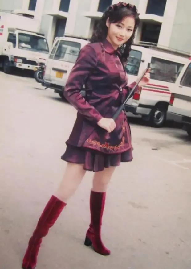 万绮雯年轻时美若天仙 万绮雯的戏剧人生(12)