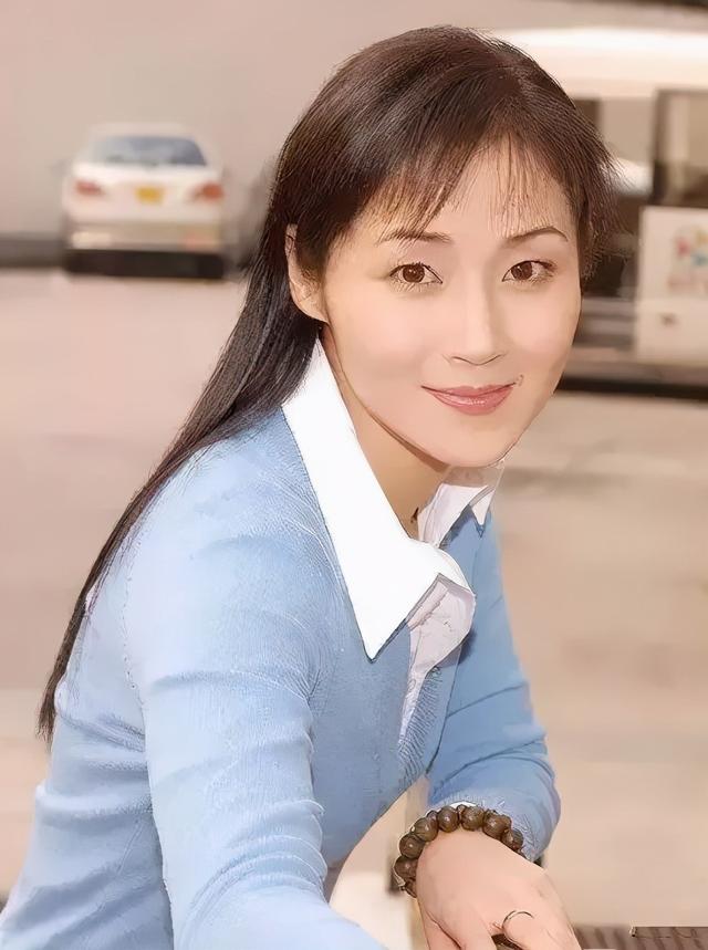 万绮雯年轻时美若天仙 万绮雯的戏剧人生(7)