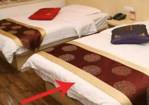 宾馆里床上的一块布有什么用,酒店床上的布条是干什么用的图4
