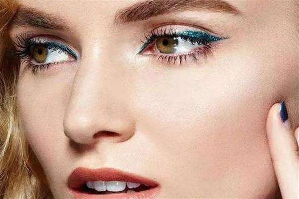 彩色眼线妆容示范